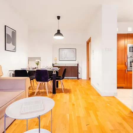 Nowy Swiat Quiet * وارسو